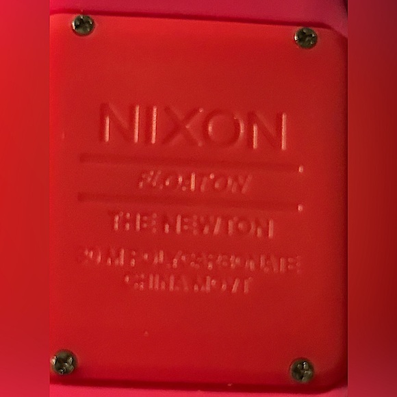 Nixon Float On Newton